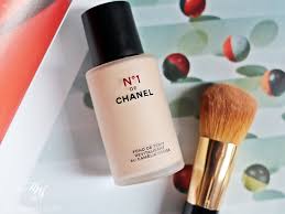 CHANEL N°1 Red Camellia Revitalizing Foundation